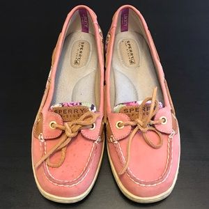 SOLD                      Sperry Top Sider Size 7M